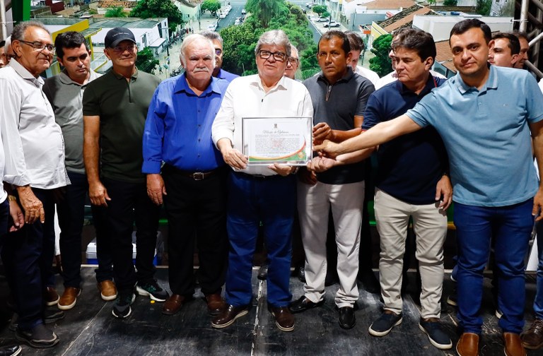 Leia mais sobre o artigo Câmara Municipal de Catolé do Rocha entrega moção de aplausos ao governador João Azevêdo