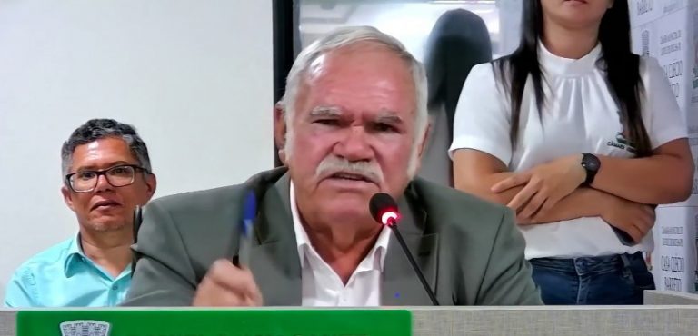 Leia mais sobre o artigo Presidente da Câmara Municipal Drº Gentil Barreto paga antecipadamente a primeira parcela do 13º salário aos servidores da Casa Legislativa
