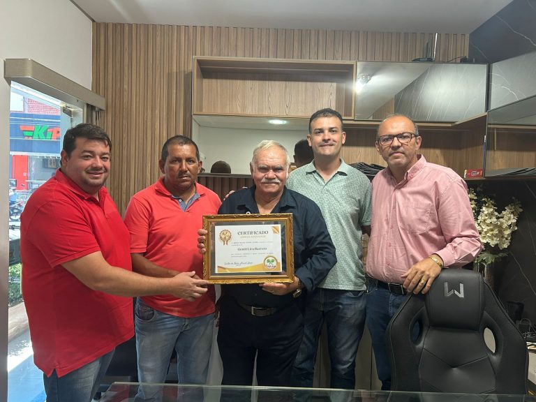 Leia mais sobre o artigo Presidente da Câmara Dr Gentil Barreto recebeu certificado “Amigo Apoiador” da Arena Beach Tennis Catolé. Confira!