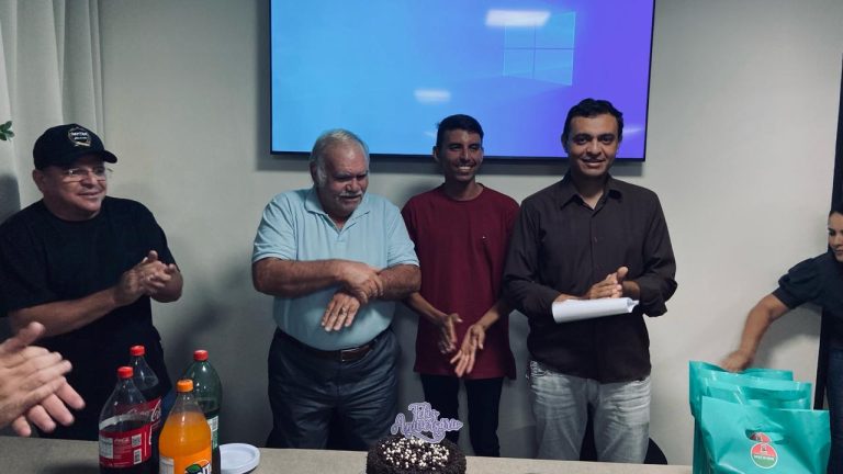 Leia mais sobre o artigo Presidente celebra aniversário de servidores e parlamenares da Câmara Municipal