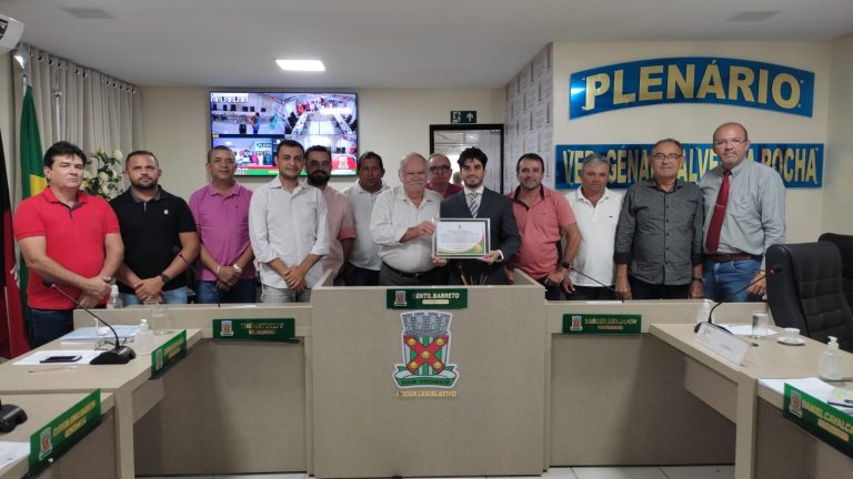 Leia mais sobre o artigo Câmara Municipal homenageia com Moção de Aplausos Dr. Stoessel Wanderley de Sousa Neto