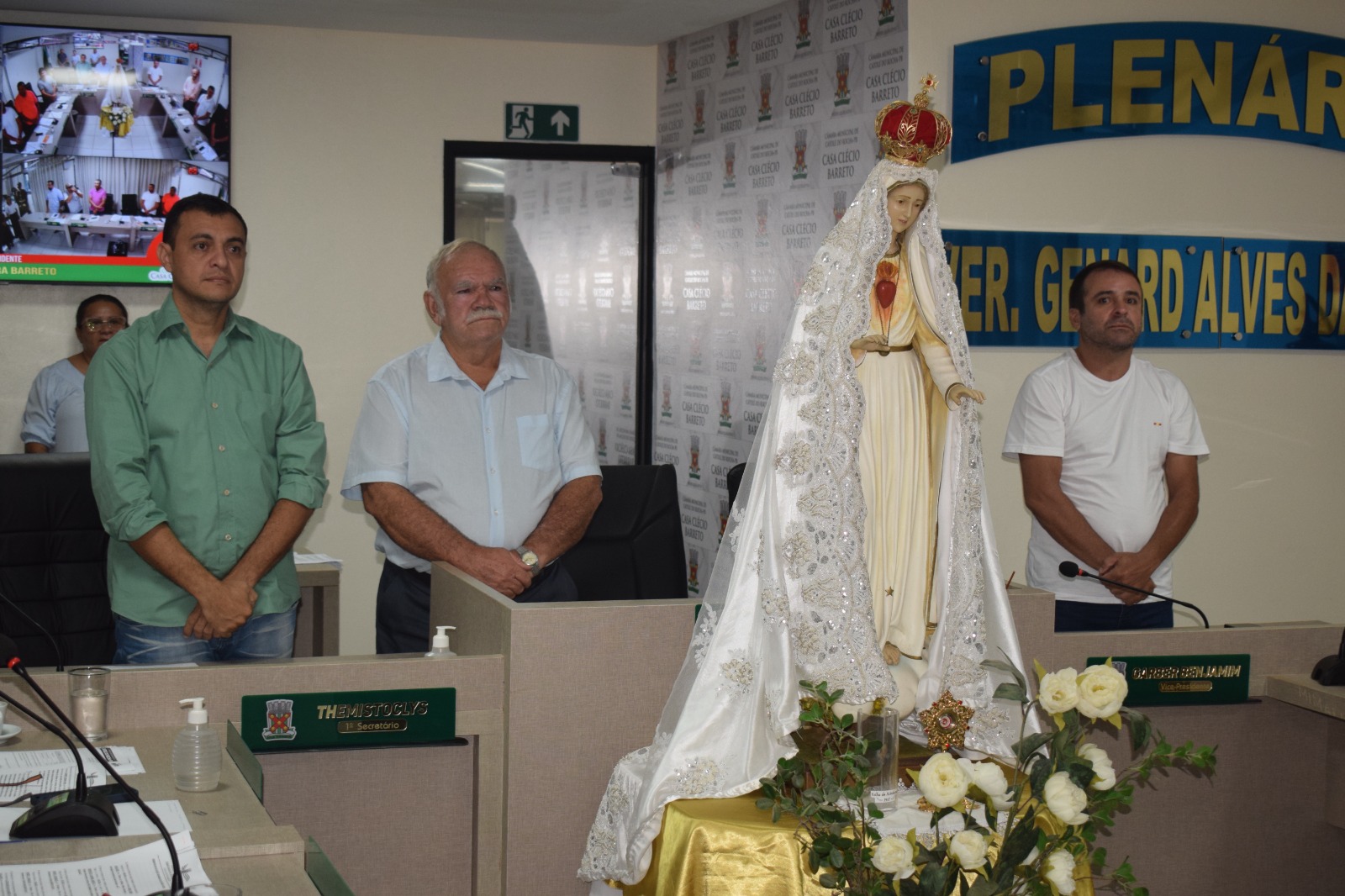 Leia mais sobre o artigo Poder Legislativo Catoleense recebeu a imagem peregrina de Nossa Senhora de Fátima e as relíquias dos Santos Pastorinhos