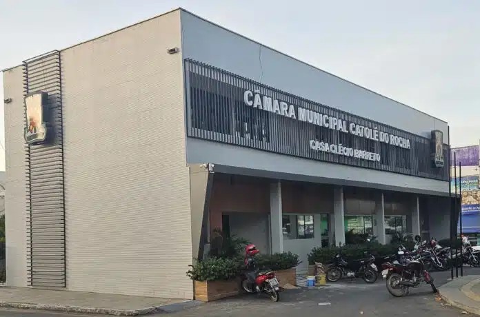 Leia mais sobre o artigo Câmara de Catolé do Rocha realiza Sessão Ordinária com debate sobre contas públicas, infraestrutura e demandas da população