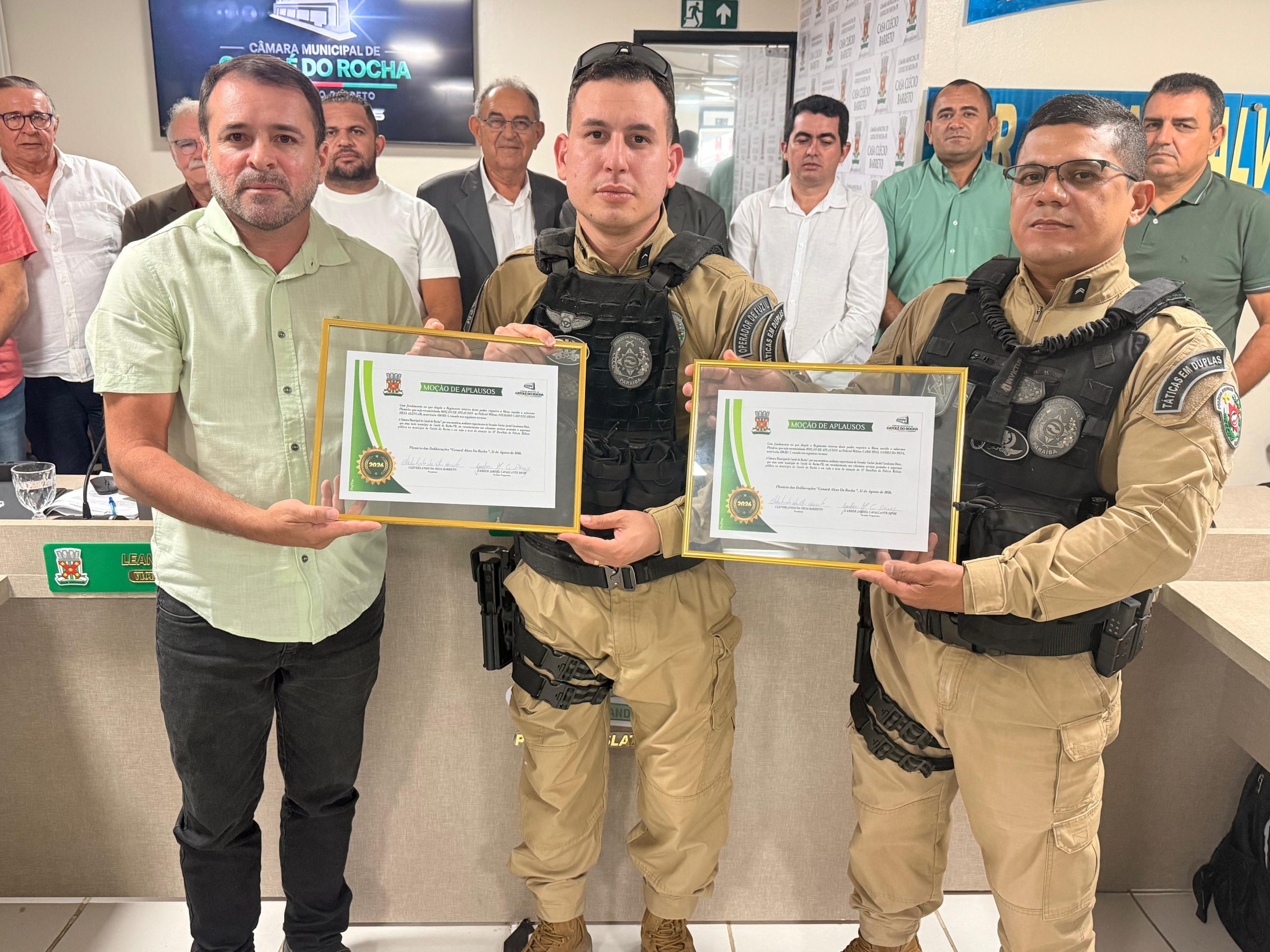 Leia mais sobre o artigo CMCR homenageia Cabo Sival Gomes e Soldado Caio Eduardo por atuação em defesa da segurança pública, por propositura do vereador Garber Benjamim